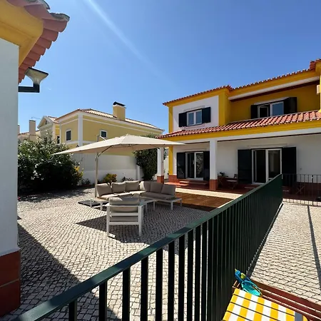 度假居 Family In With Pool